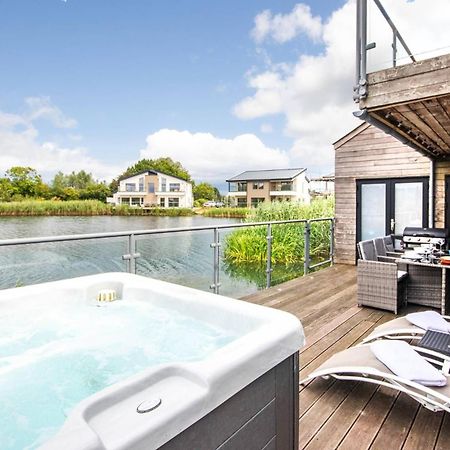 Waters Edge 04, Waterside Lodge P South Cerney Bagian luar foto