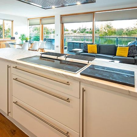 Waters Edge 04, Waterside Lodge P South Cerney Bagian luar foto
