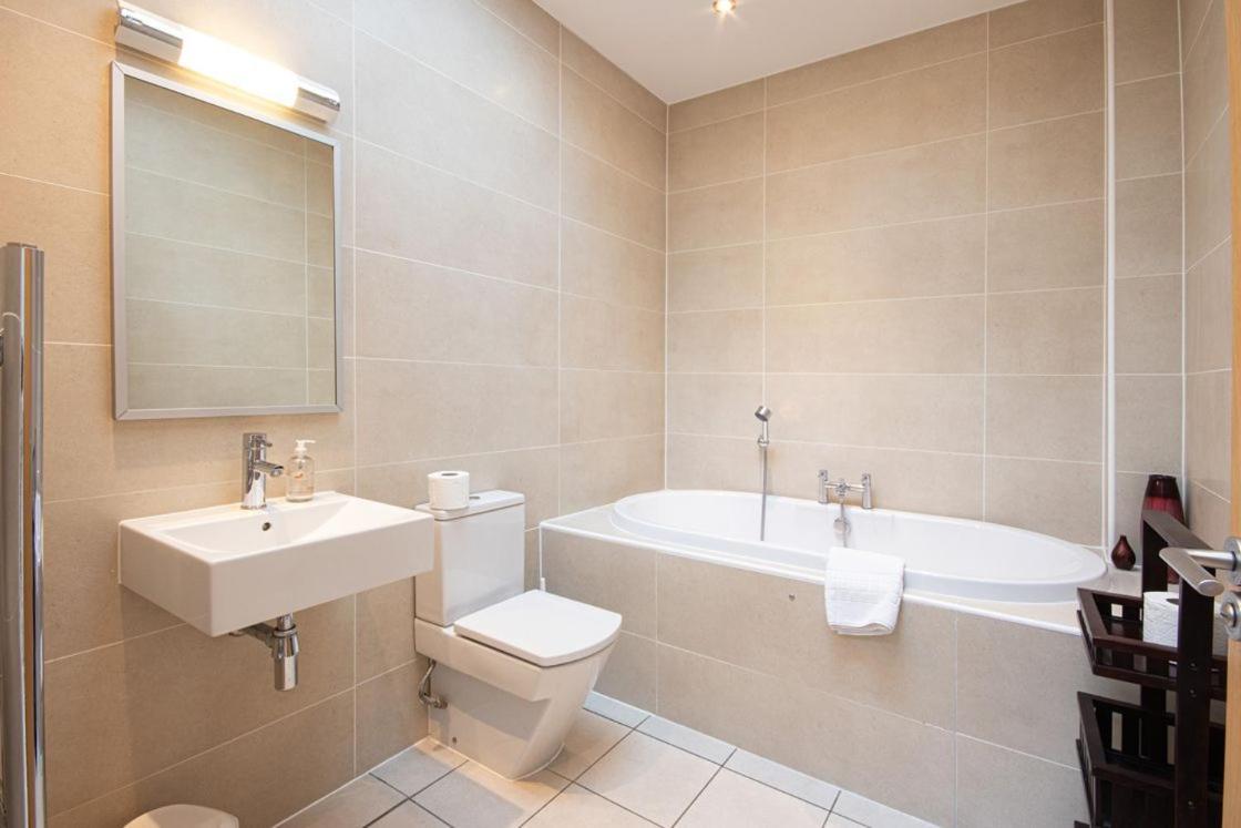Waters Edge 04, Waterside Lodge P South Cerney Bagian luar foto