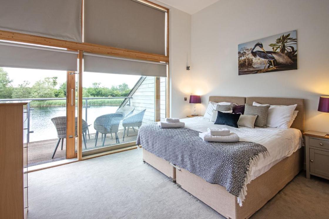 Waters Edge 04, Waterside Lodge P South Cerney Bagian luar foto
