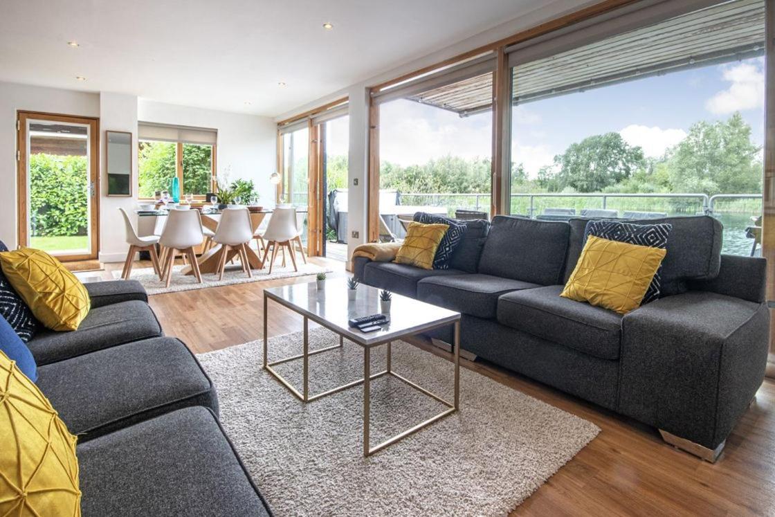 Waters Edge 04, Waterside Lodge P South Cerney Bagian luar foto