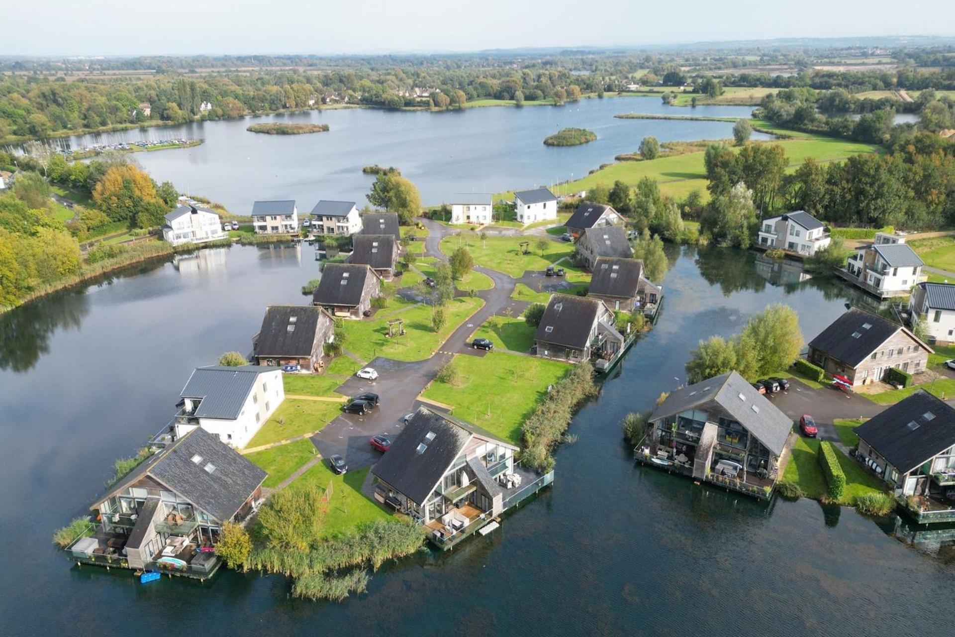 Waters Edge 04, Waterside Lodge P South Cerney Bagian luar foto